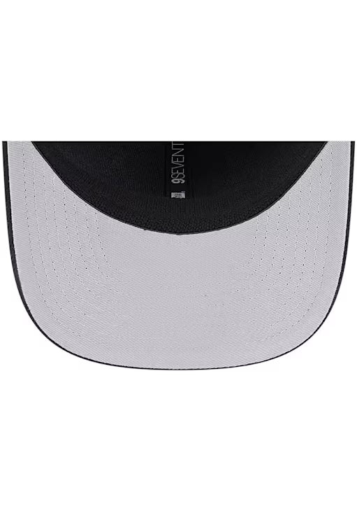 Chicago Bulls Black 9SEVENTY New Era Stretch Snapback Hat