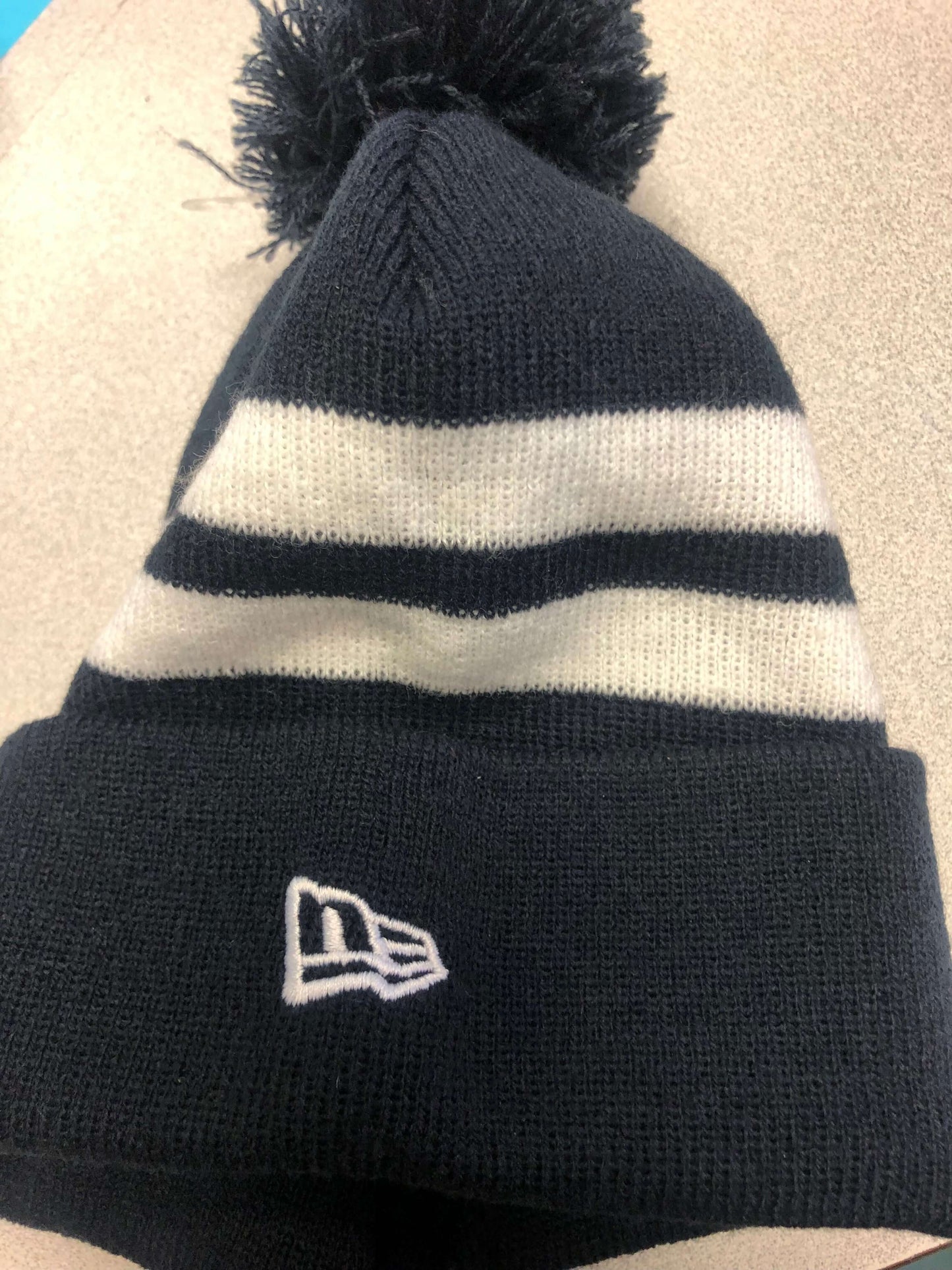 Chicago Bears Men's New Era Striped Cuffed Pom Knit Winter Hat - Navy