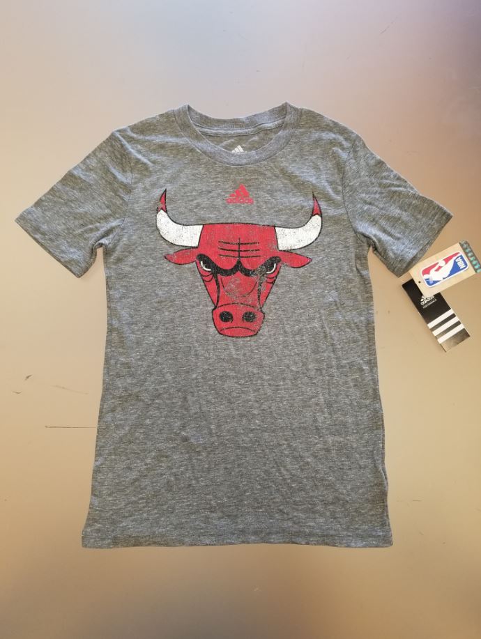 grey chicago bulls t shirt