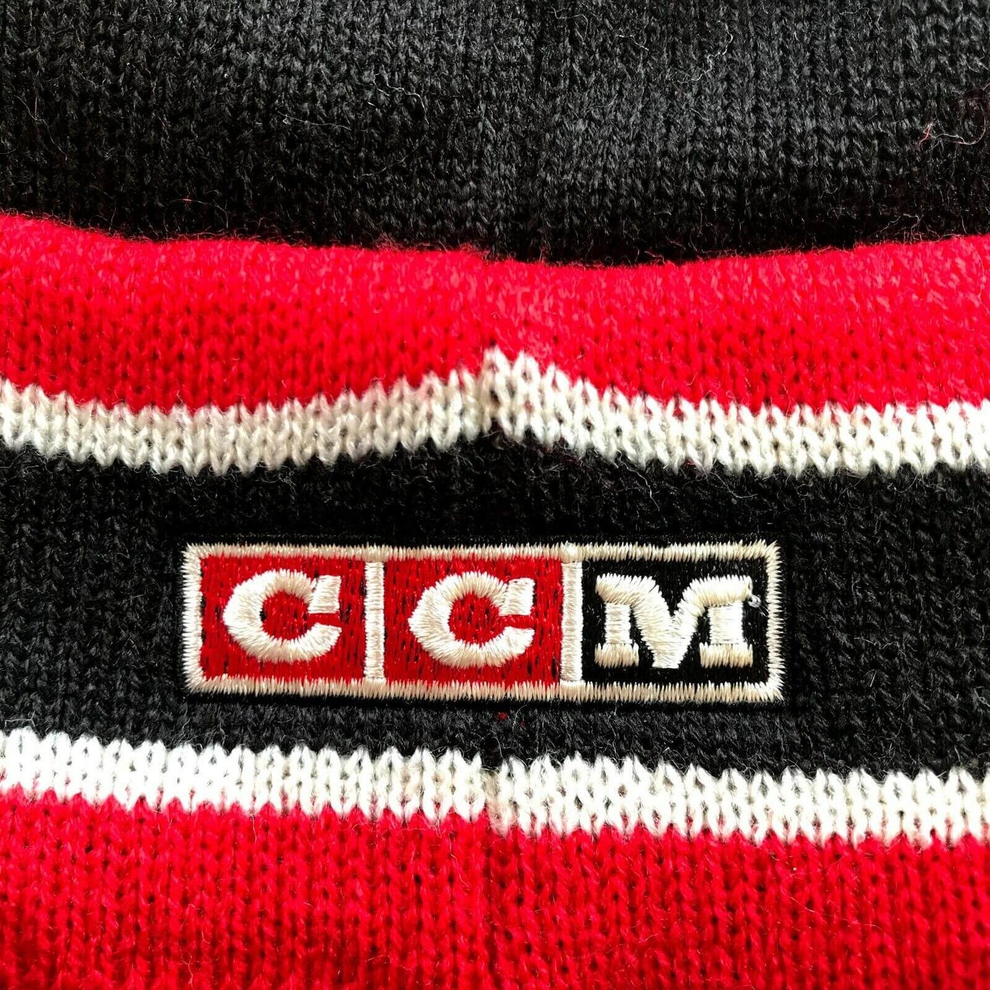 Chicago Blackhawks Vintage Oversized Logo Cuffed Knit Pom Hat NHL CCM Beanie