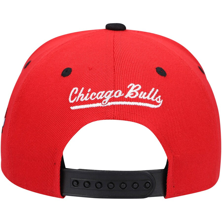 Youth Mitchell & Ness Red Chicago Bulls Retro Script Precurved  Hat