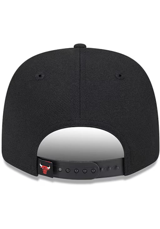 Chicago Bulls Black 9SEVENTY New Era Stretch Snapback Hat