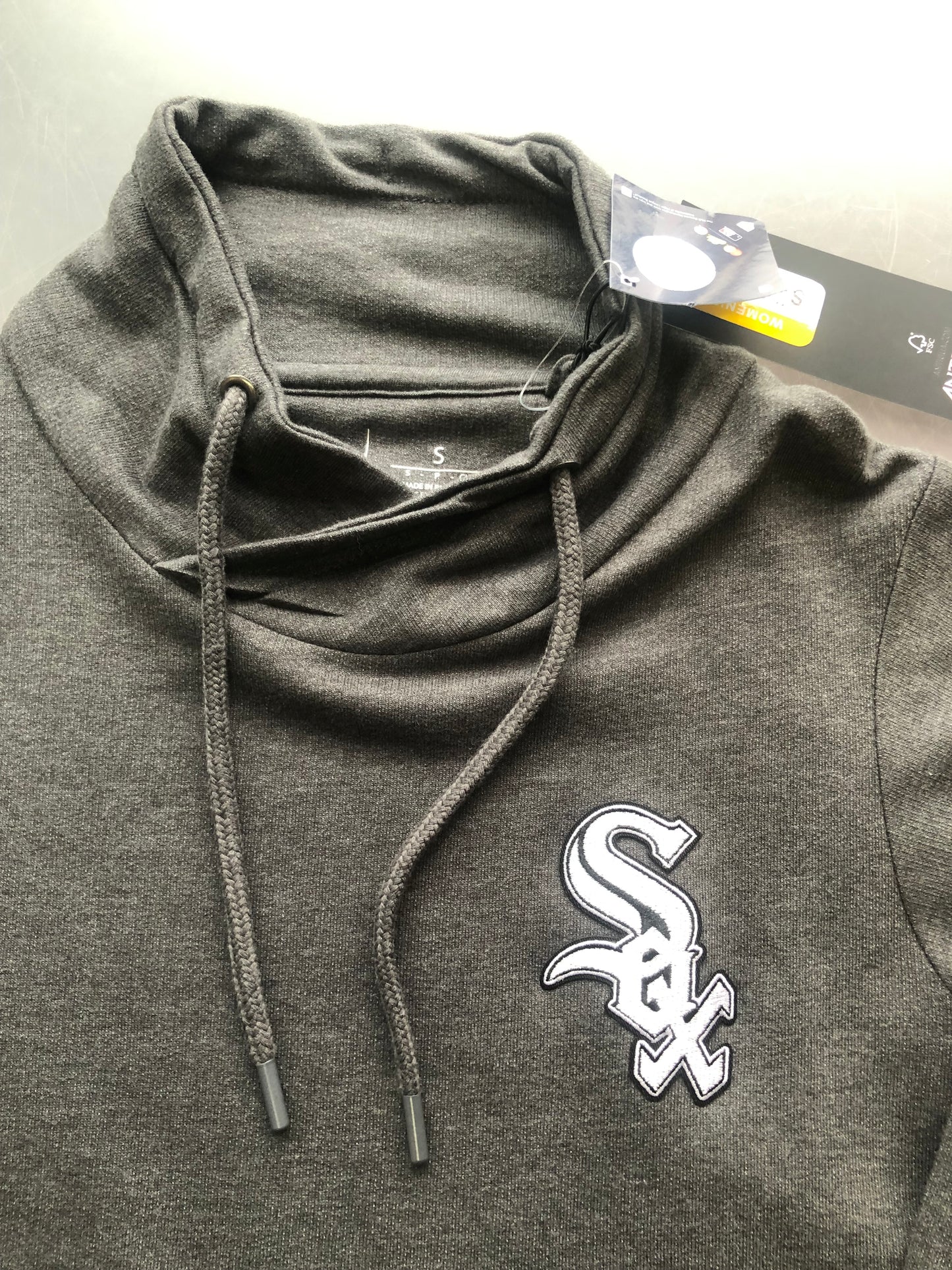 Chicago White Sox Antigua Women's Reward Pullover Sweatshirt - Heathered Gray